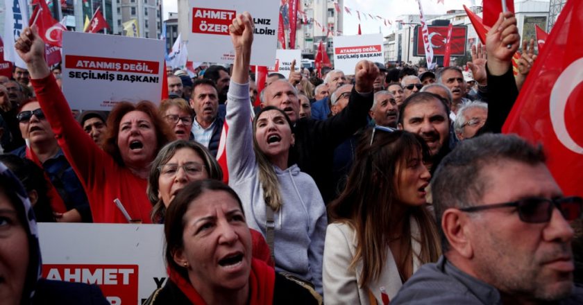 Hundreds in Turkey protest arrest, ouster of opposition mayor