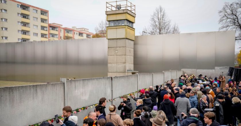 Germany marks 1989 Berlin Wall fall with 'Preserve Freedom' party