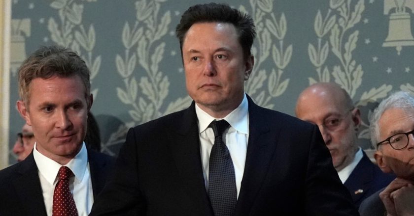 Democratic senators ask Pentagon, US officials to probe reports of Musk's alleged calls with Russia