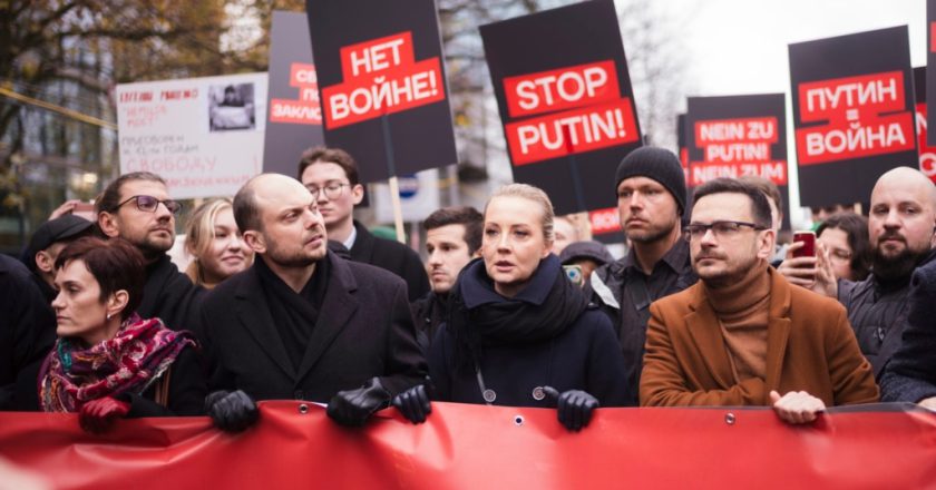 Putin critics lead march in Berlin calling for democracy in Russia and end to war in Ukraine 