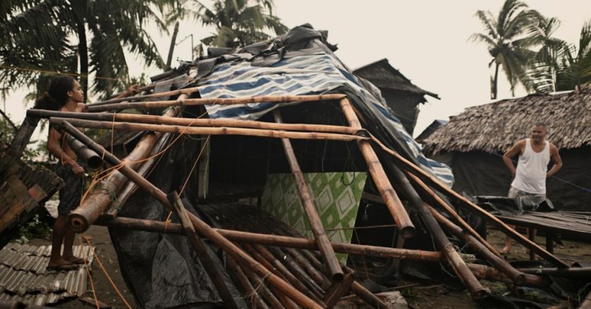 8 killed as super typhoon strikes Philippines