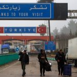 Tens of thousands of Syrian refugees return from Turkey