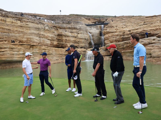 Golf fans were in awe of the beautiful 19th hole at Tiger Woods’ new course