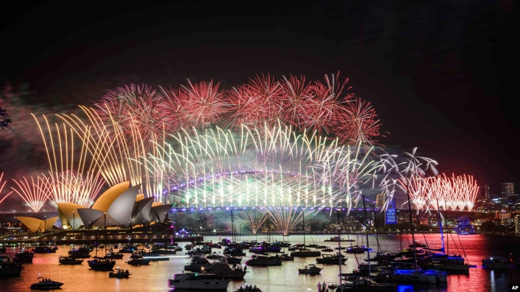 Ringing in 2025 - New Year's celebrations around the world